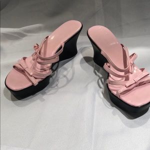 Pretty Patent leather Pink Wedge sandals